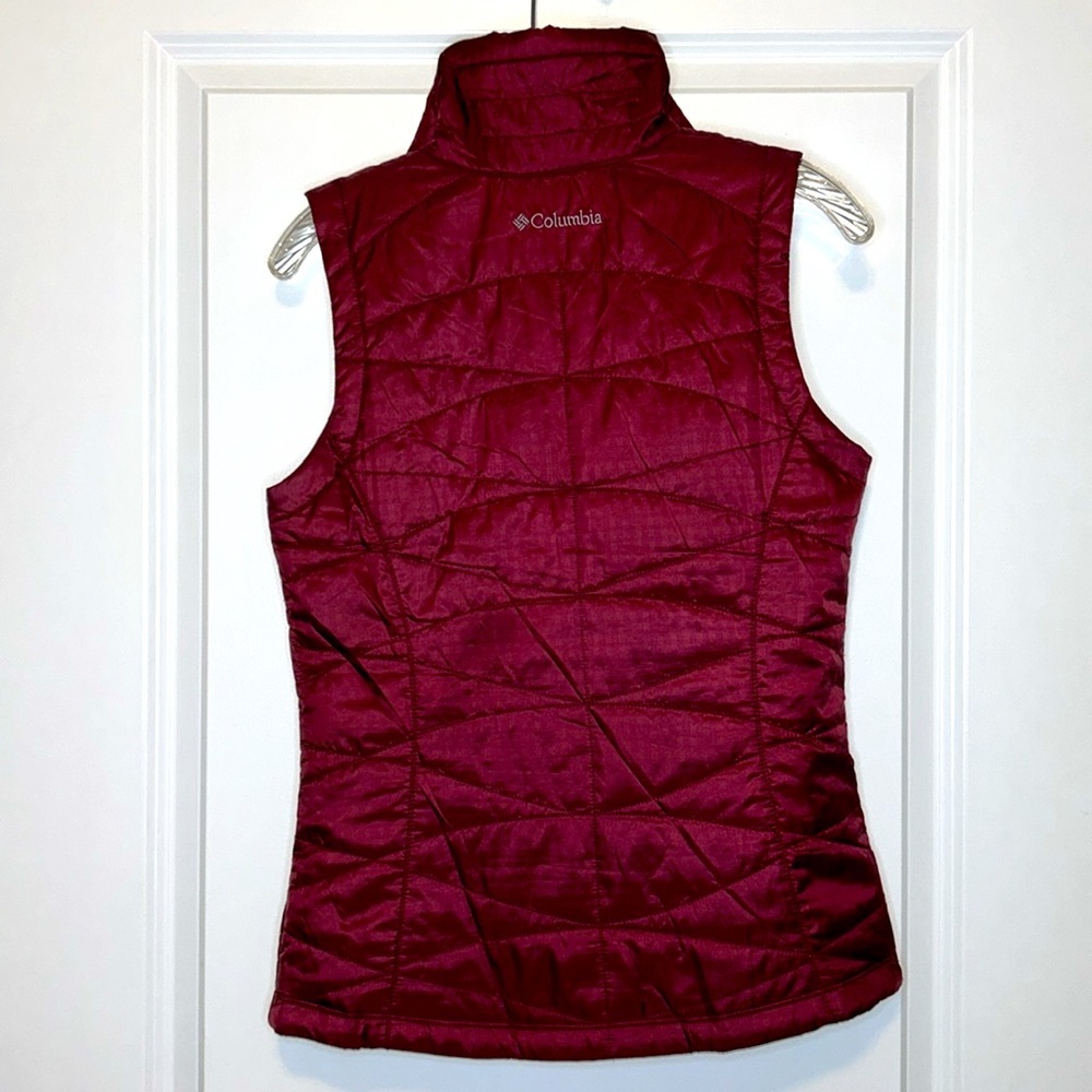 Columbia Women’s Boston College Omni-Heat Puffer Vest Great condition size XS - Picture 5 of 11